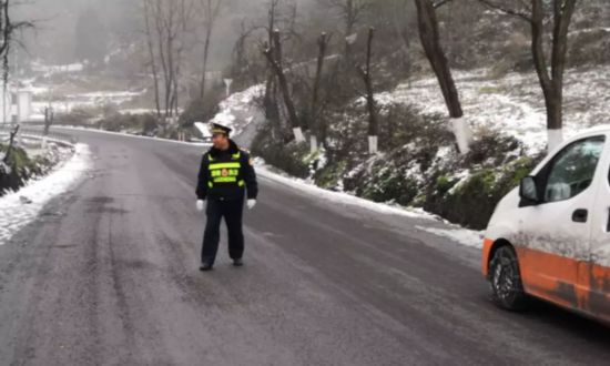 贵州凝冻路况最新，冰雪中的坚守与前行