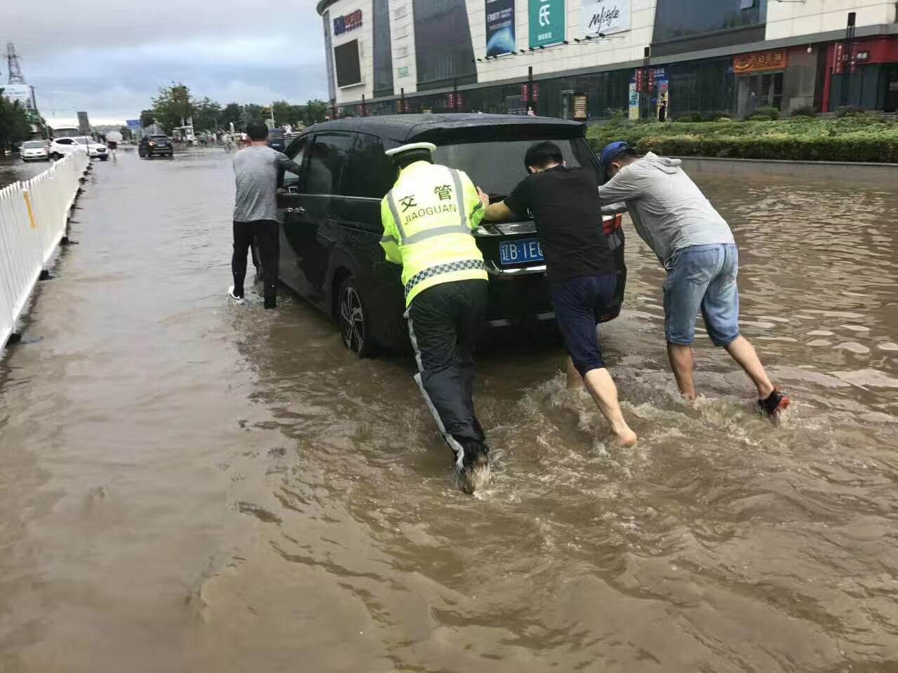 大连大暴雨最新，城市应对挑战与居民生活影响