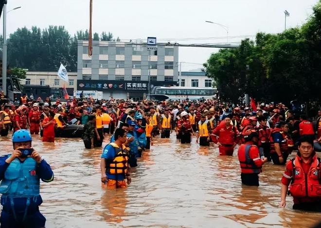 全国暴雨洪灾最新，一场天灾下的众生相与应对策略